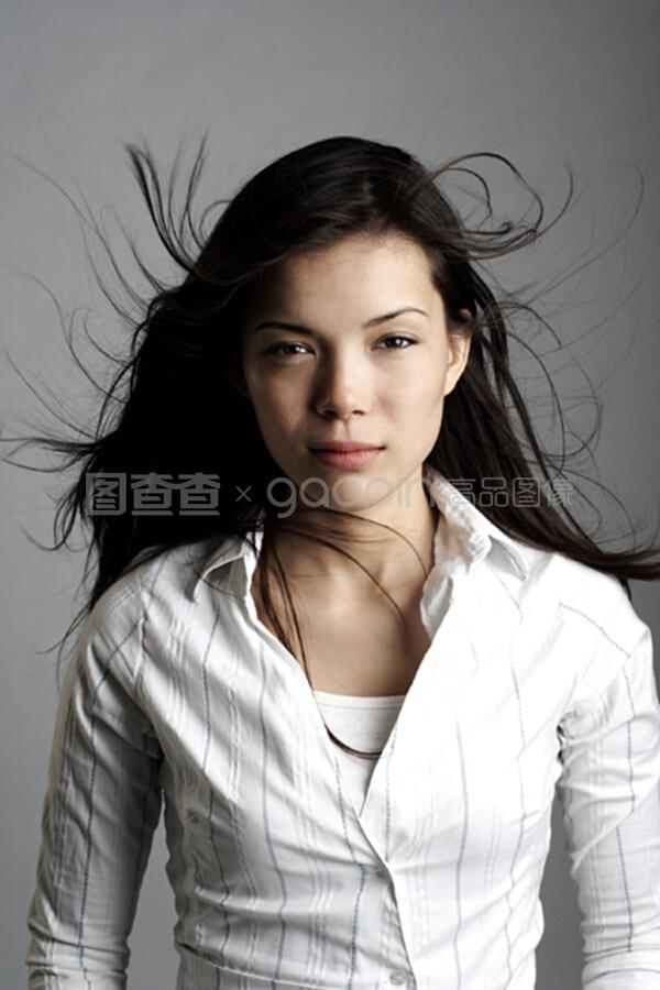 香烟与口红